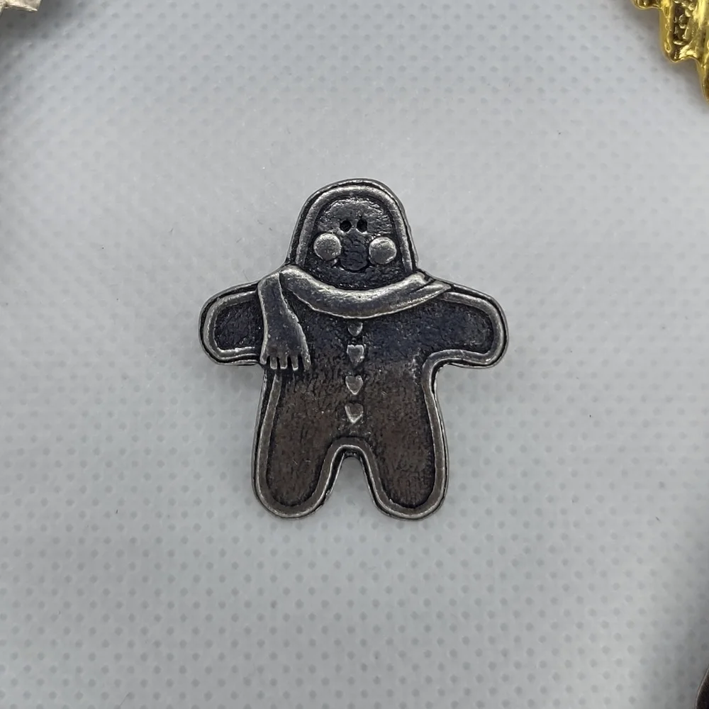 Bundle of‎ Vintage Brooches and Pins